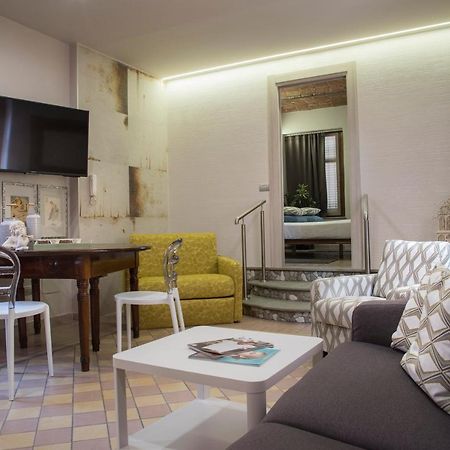 Appartamento Vacanze / Holiday Flat Farfalle&Rossobarbera Montegrosso d'Asti ภายนอก รูปภาพ
