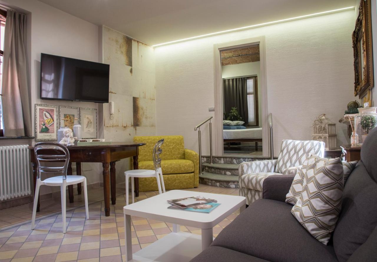 Appartamento Vacanze / Holiday Flat Farfalle&Rossobarbera Montegrosso d'Asti ภายนอก รูปภาพ